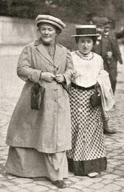 Розочка Люксембург и Кларочка Цеткин - активные женщины с позицией image preview